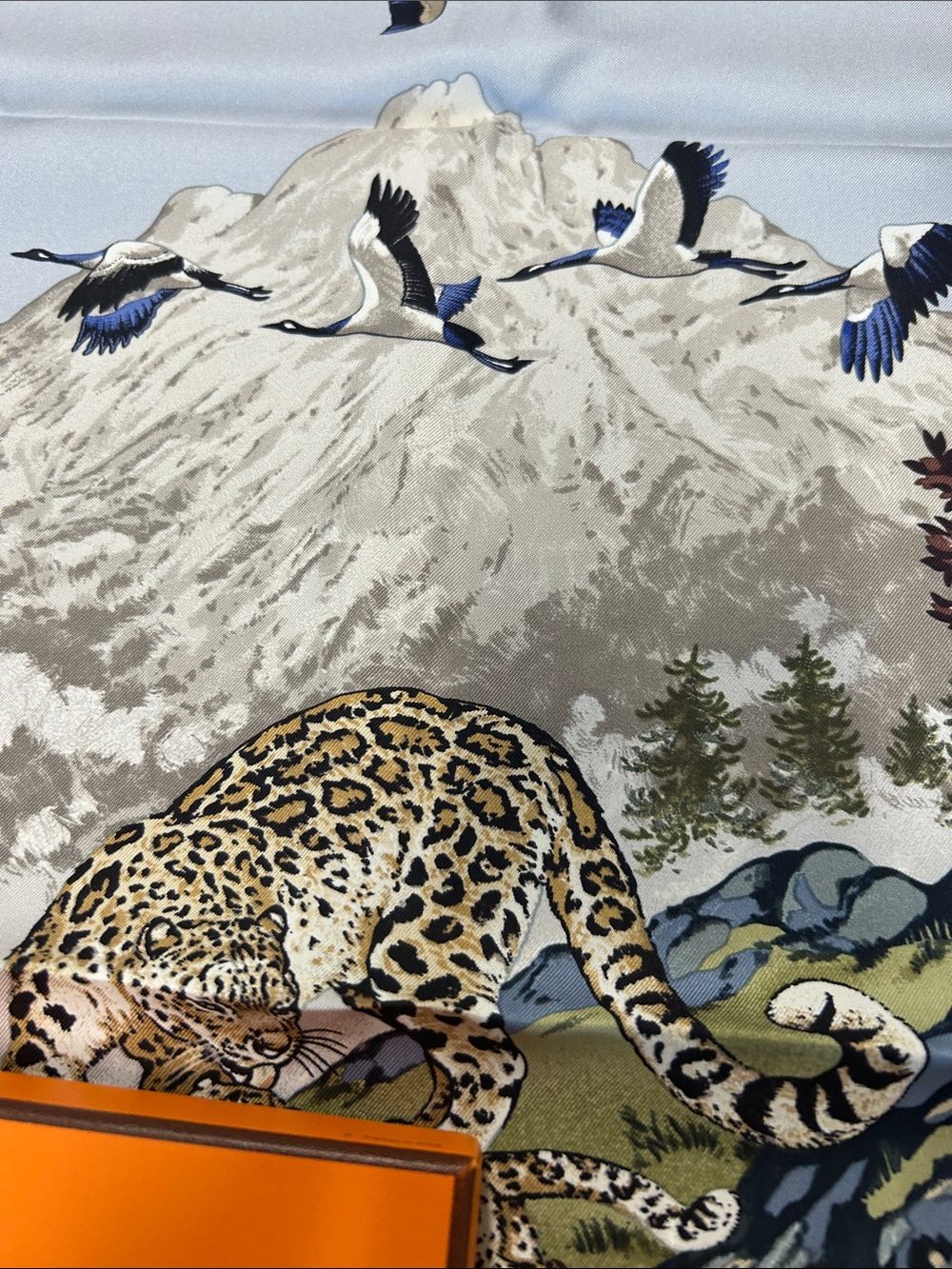 Hermès Multicolor Wildlife and Mountain Silk Scarf NWT & Box authentic. - Picture 5 of 6